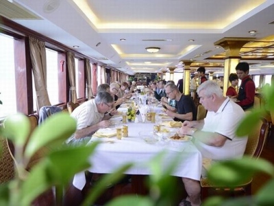 du_thuyen_Golden_cruise_restaurant4