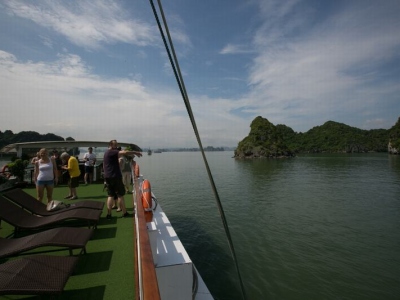 du-thuyen-oriental-sails-sundeck2