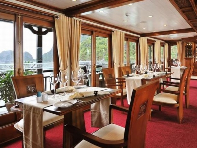 du-thuyen-paradise-peak-restaurant1