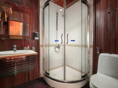 Rosa-Boutique-Cruise-Bathroom-(2)