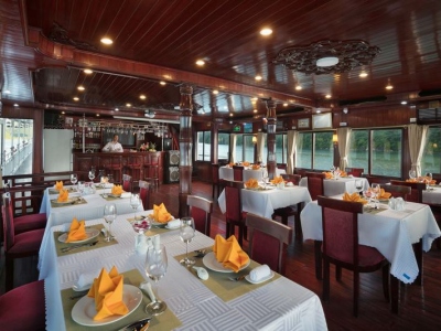 Rosa-Boutique-Cruise-Restaurant-(2)