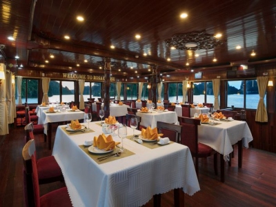 Rosa-Boutique-Cruise-Restaurant-(3)