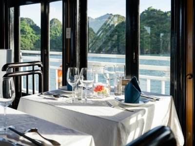 Du-thuyen-swan-boutique-restaurant2