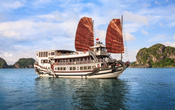 Tour Du Thuyền Royal Palace 2 Ngày 1 Đêm