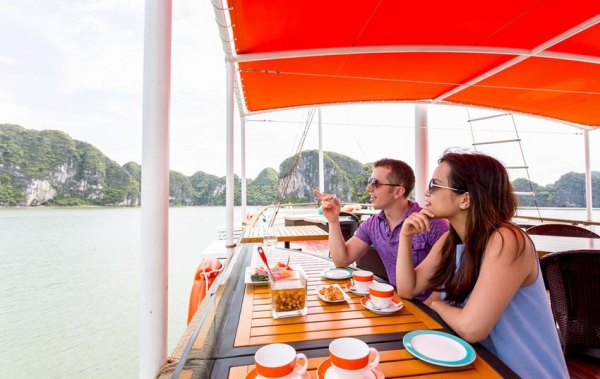 Tour Du Lịch Thủy Phi Cơ Hà Nội - Hạ Long Và Du Thuyền LAzalee 1 Ngày